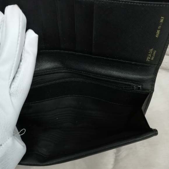 Authentic Prada Vintage saffiano leather black Milano wallet - Picture 13 of 14